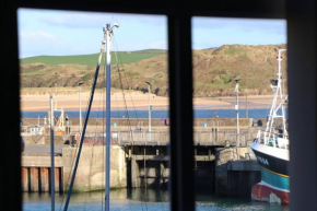 Harbourside apartment- Estuary views